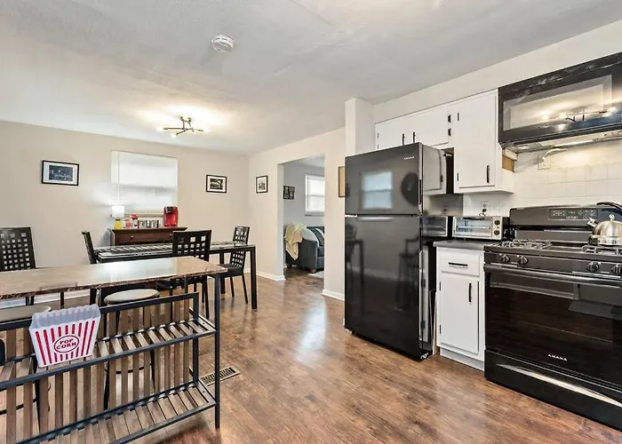 Open Floor Spacious Home, 15Min From Downtown, Private Garage, Kids Friendly
