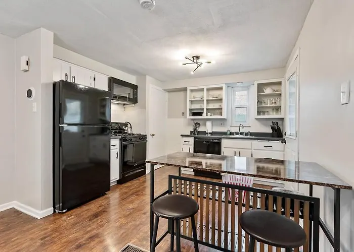 Open Floor Spacious Home, 15Min From Downtown, Private Garage, Kids Friendly