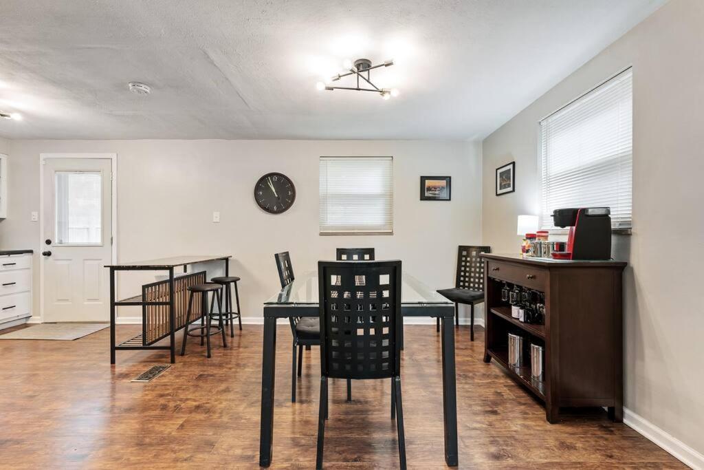 Сasa de vacaciones Open Floor Spacious Home, 15min From Downtown, Private Garage, Kids Friendly