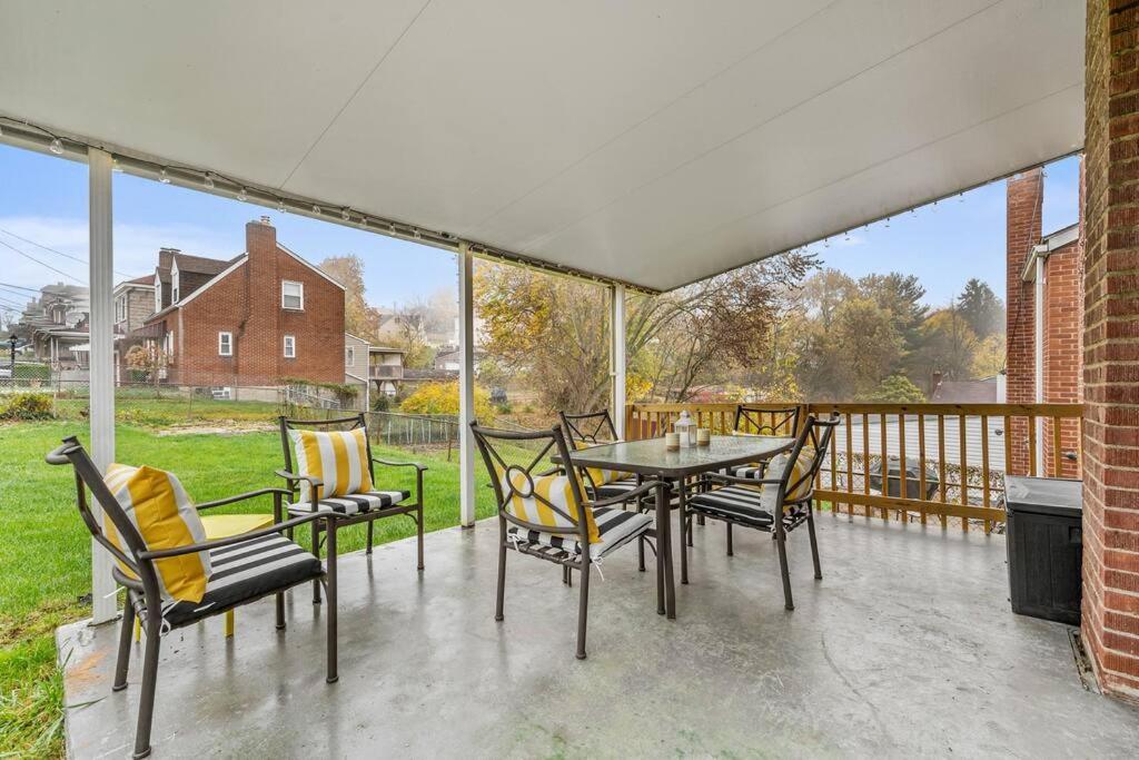Сasa de vacaciones Open Floor Spacious Home, 15min From Downtown, Private Garage, Kids Friendly *
