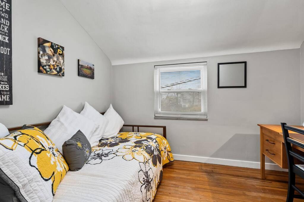 Сasa de vacaciones Open Floor Spacious Home, 15min From Downtown, Private Garage, Kids Friendly Pittsburgh