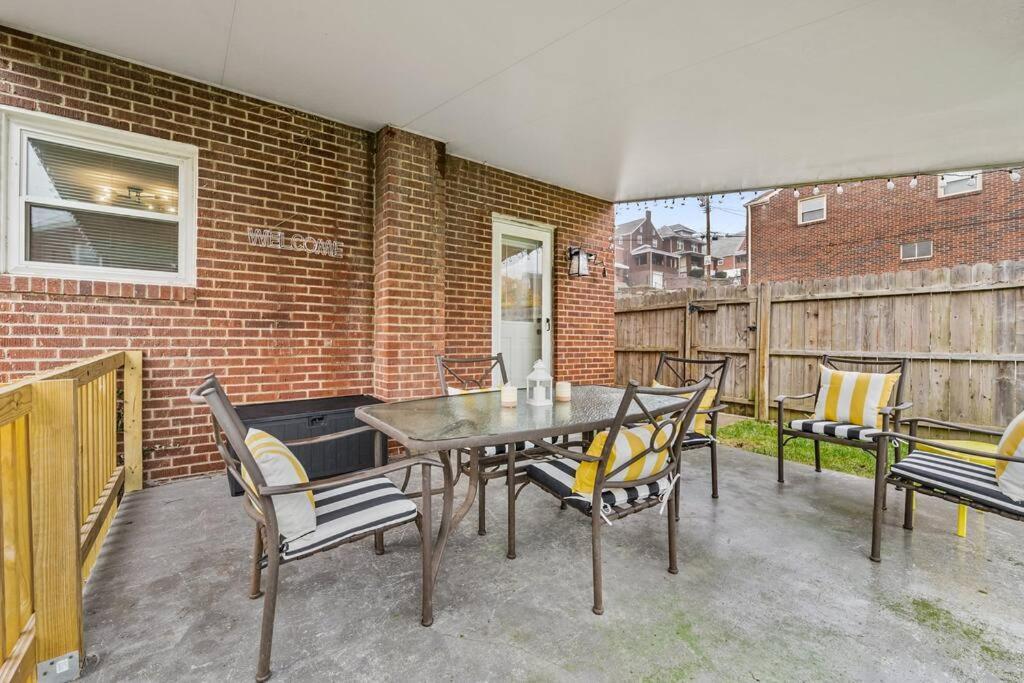 Сasa de vacaciones Open Floor Spacious Home, 15min From Downtown, Private Garage, Kids Friendly Pittsburgh