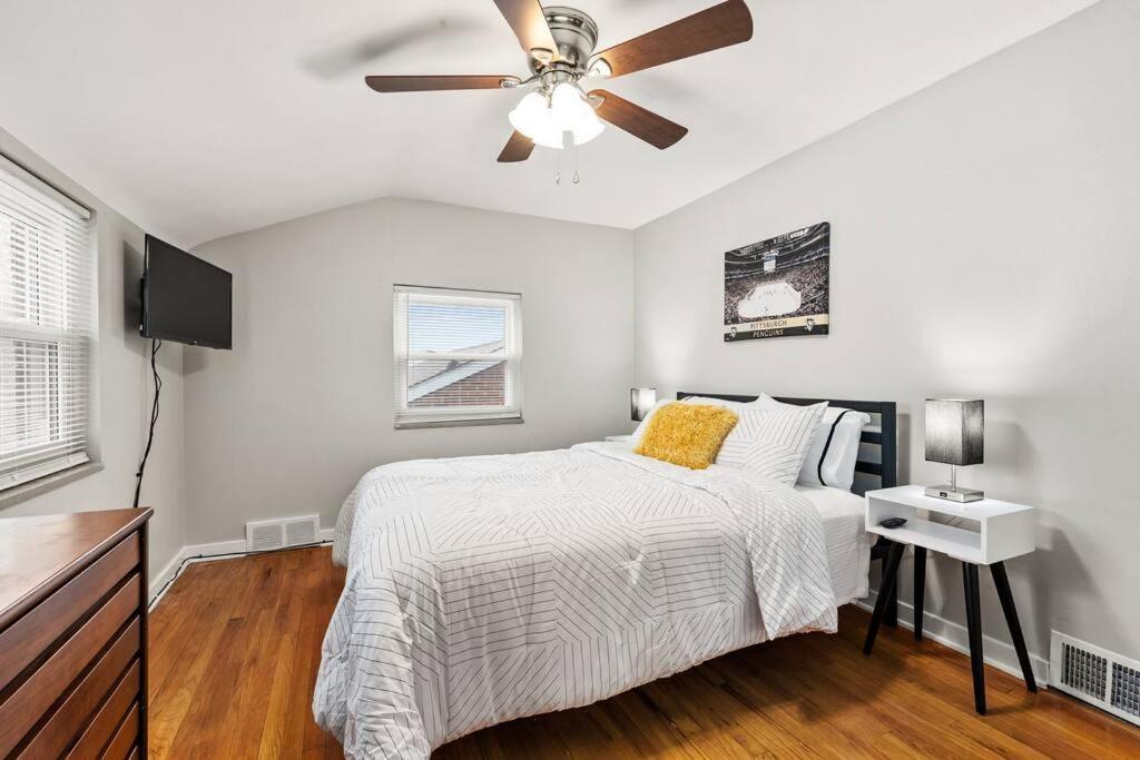Open Floor Spacious Home, 15min From Downtown, Private Garage, Kids Friendly Сasa de vacaciones Pittsburgh